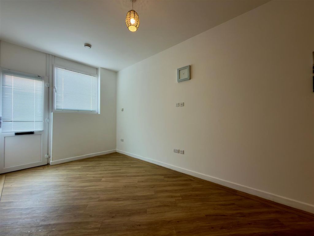 Property photo 3 of 10 8.Jpg