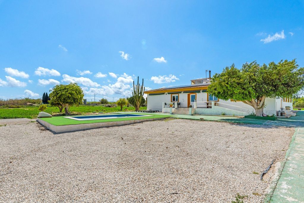 Property photo 2 of 39