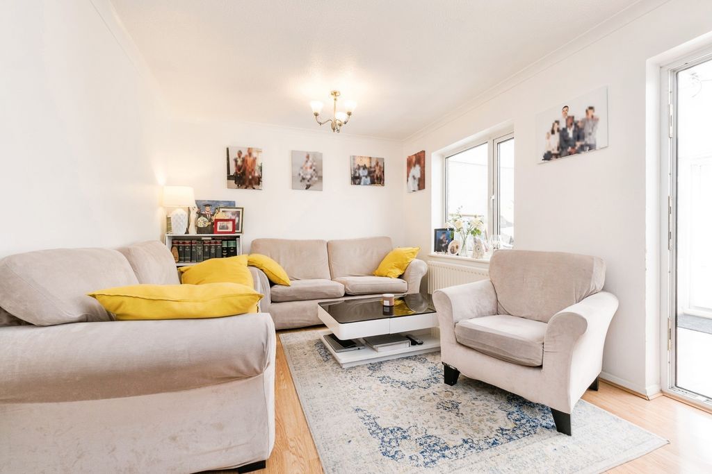 Property photo 2 of 17 Photo