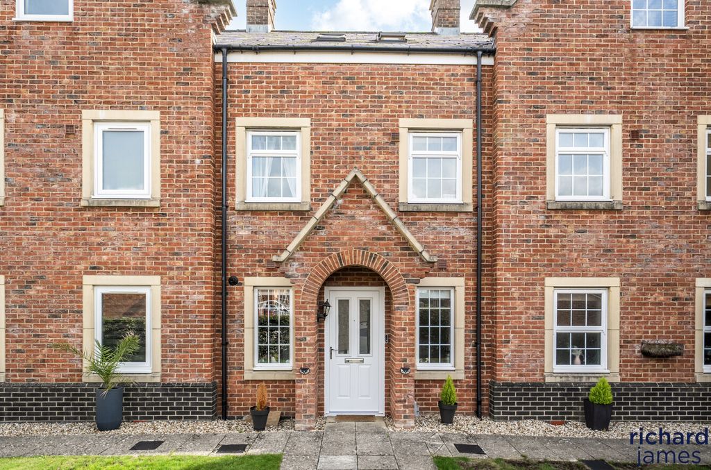 Property photo 1 of 11 0884E3E80E0E42059B6Cde90Cbcef660