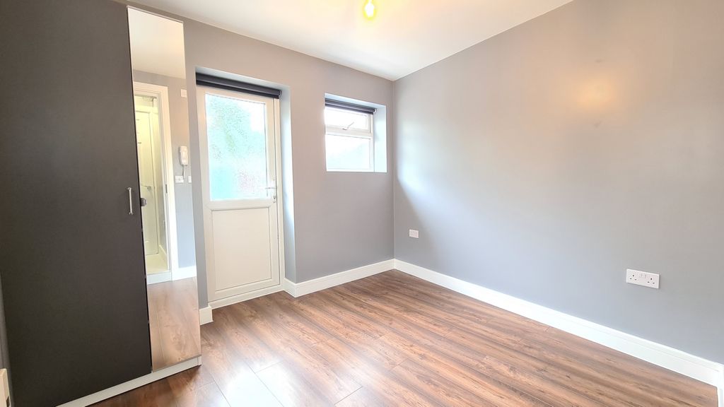 Property photo 2 of 5 Gallery