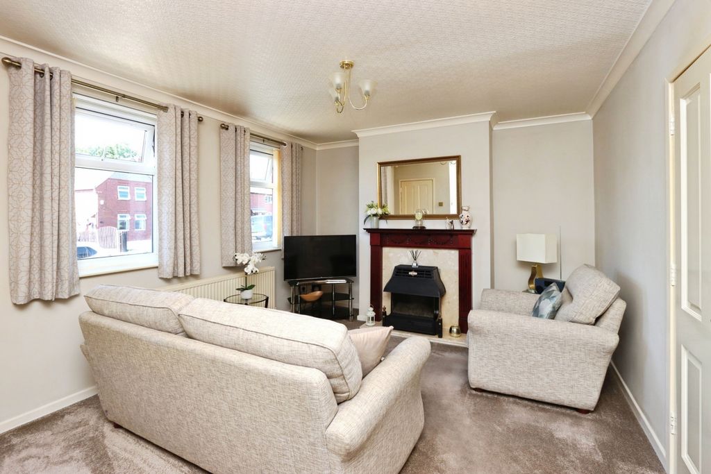 Property photo 3 of 17 Photo
