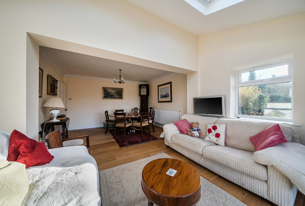 Property photo 2 of 31 Dining Room