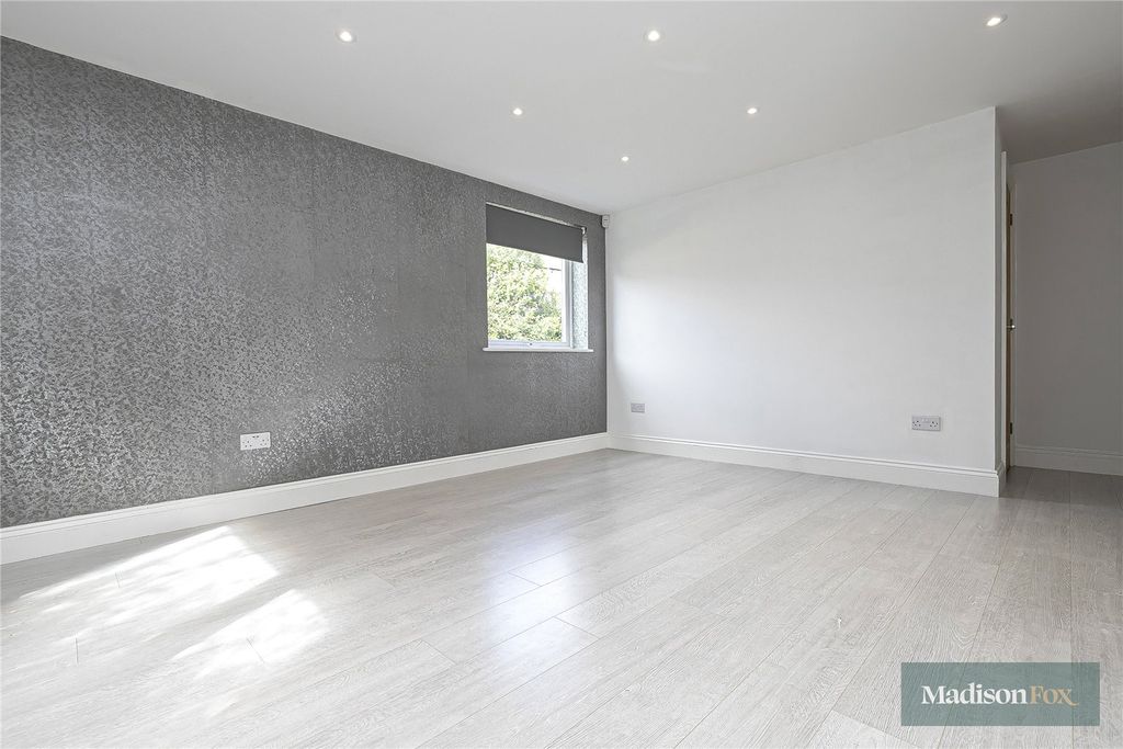 Property photo 2 of 17 Picture No. 31