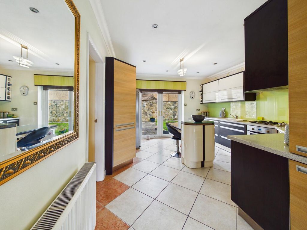 Property photo 3 of 21 Kitchen