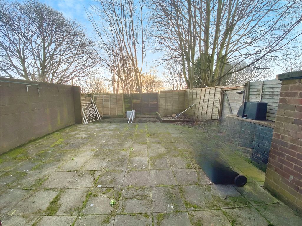 Property photo 2 of 9 Garden