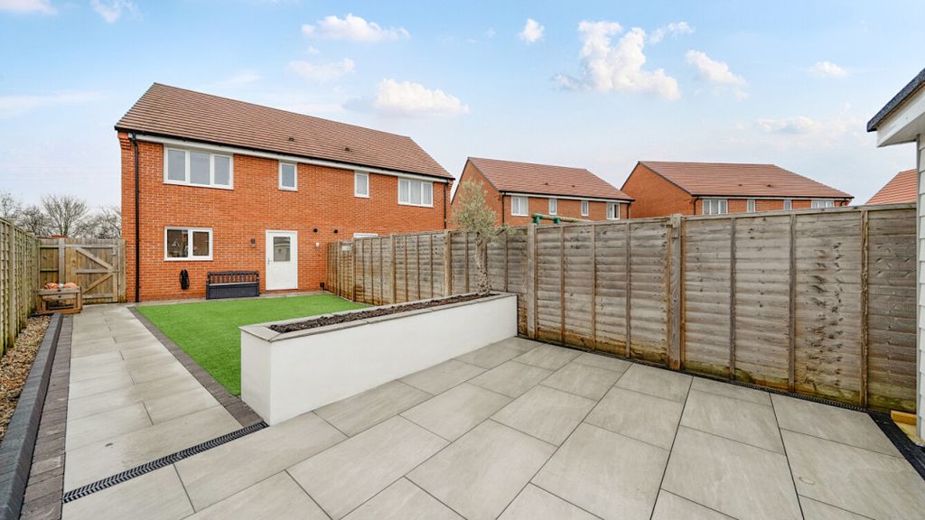 Property photo 2 of 20