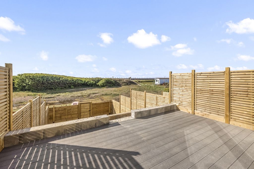 Property photo 3 of 33