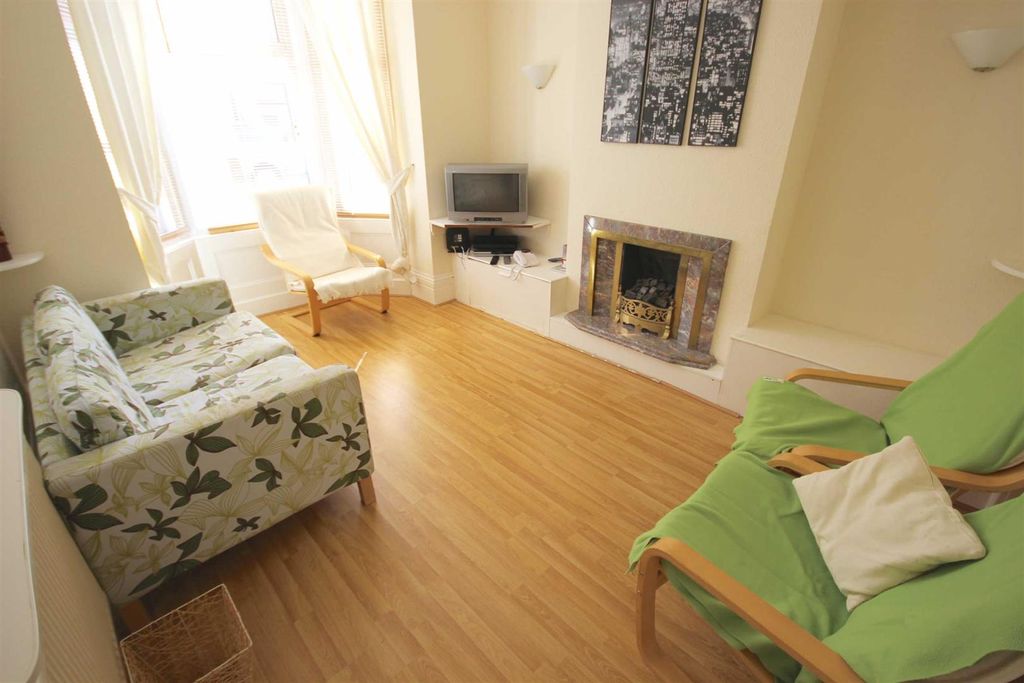 Property photo 3 of 8