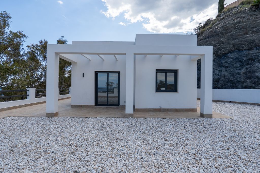 Property photo 2 of 18