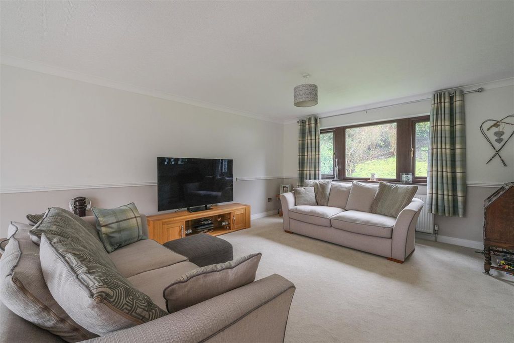 Property photo 3 of 37