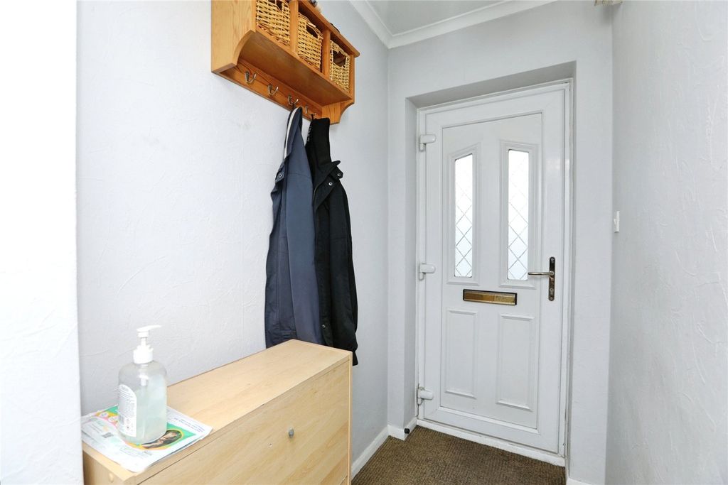 Property photo 2 of 16 Entrance Hall