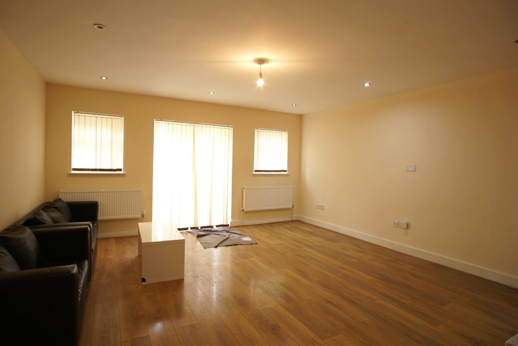 Property photo 3 of 23