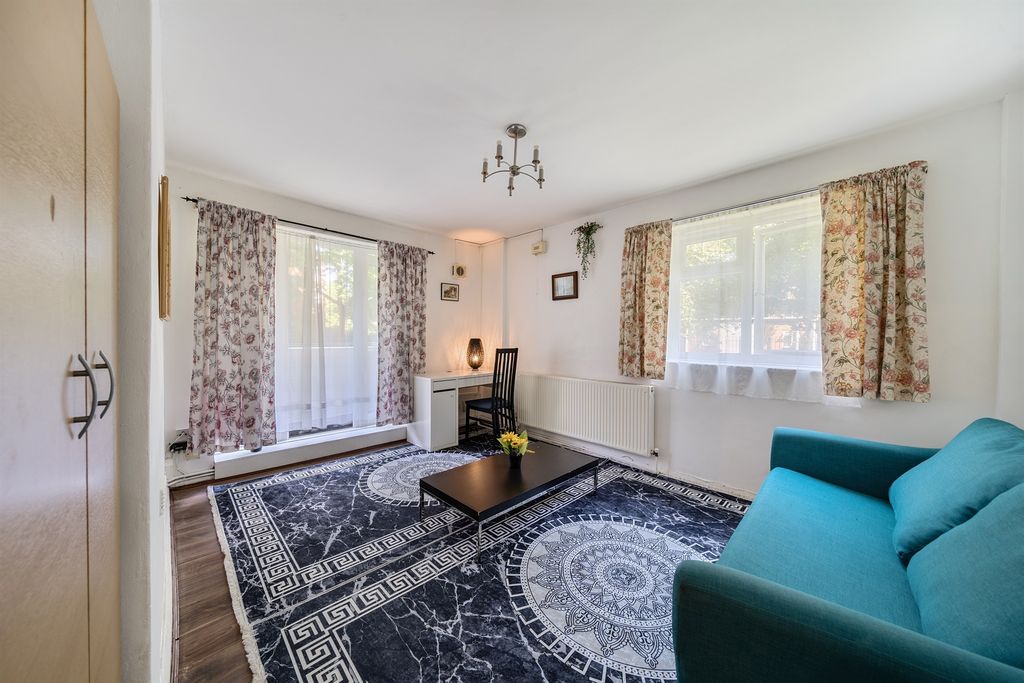 Property photo 2 of 11