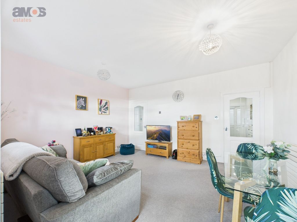 Property photo 3 of 16 4792596