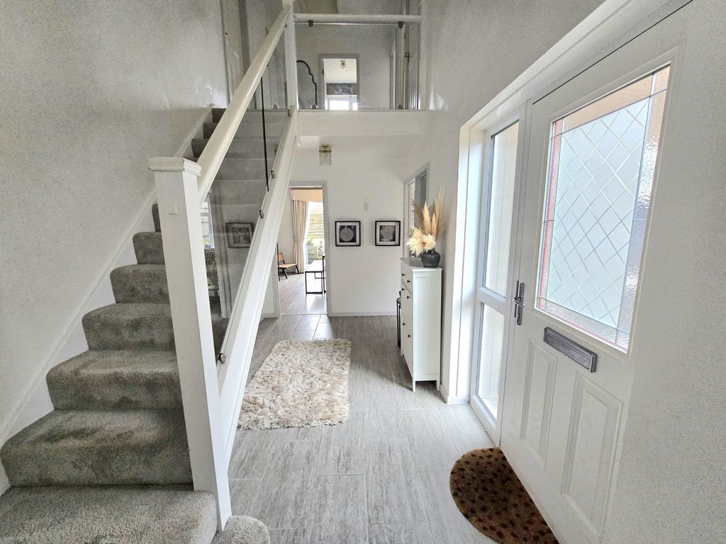 Property photo 2 of 29 Entrance Hallway