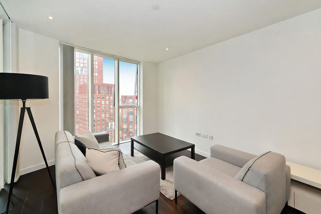 Property photo 3 of 18 1907-Sky-Gardens (14).Jpg