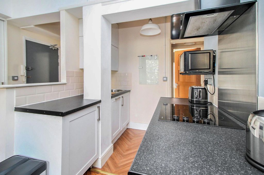 Property photo 2 of 8 Kitchen