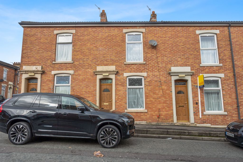 Property photo 1 of 11 118 Johnston Street, Blackburn, Lancashire, Bb2 1Hy