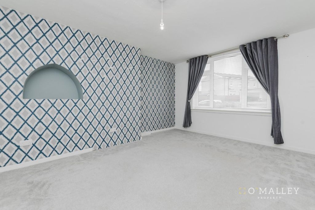 Property photo 3 of 18 Lounge