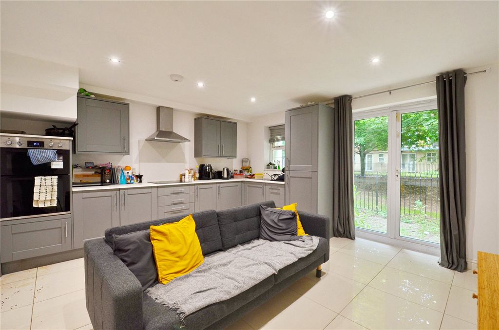 Property photo 3 of 8 Picture No. 02