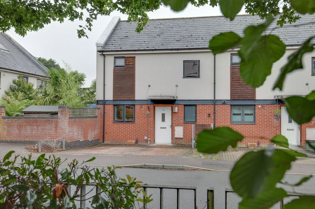 Property photo 1 of 9