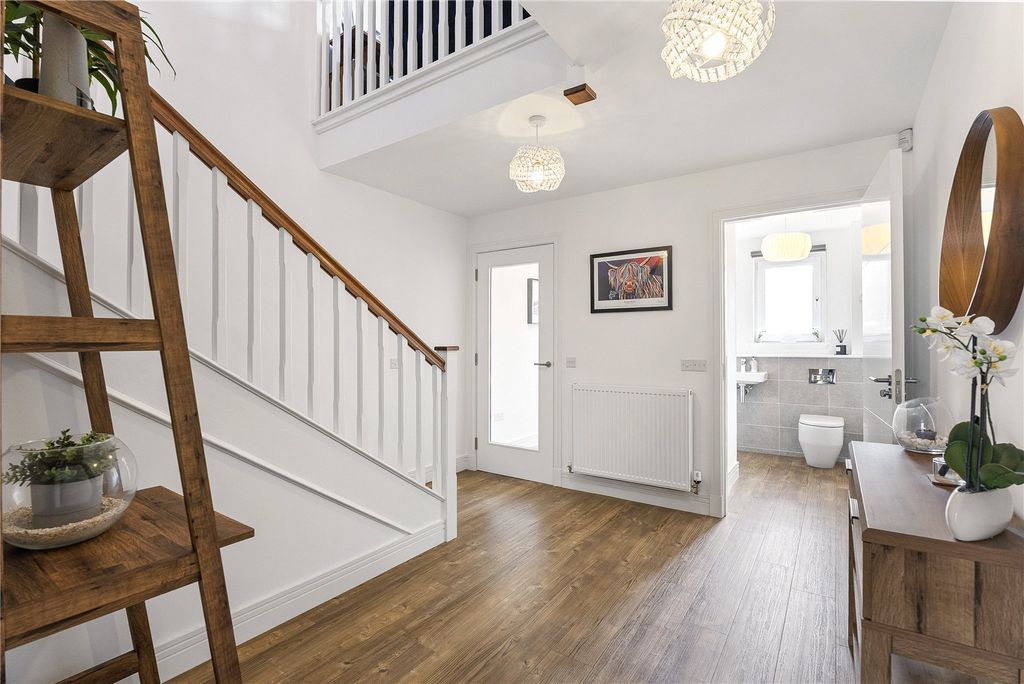 Property photo 2 of 37 16 College Way