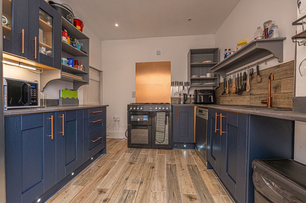 Property photo 1 of 31
