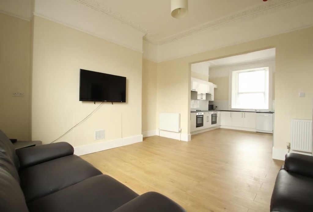 Property photo 2 of 9 31Eb63F4-30F2-4453-A482-d7F41F6A0285.Jpg