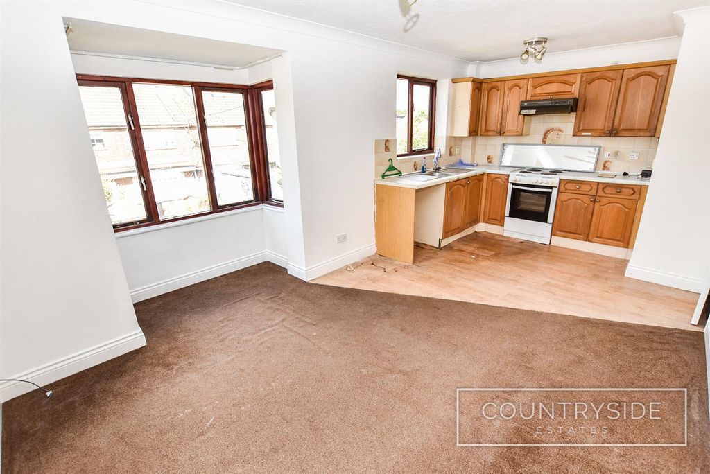 Property photo 3 of 6