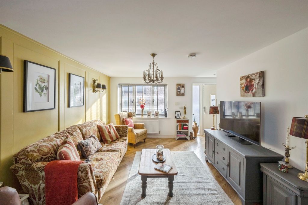 Property photo 2 of 22