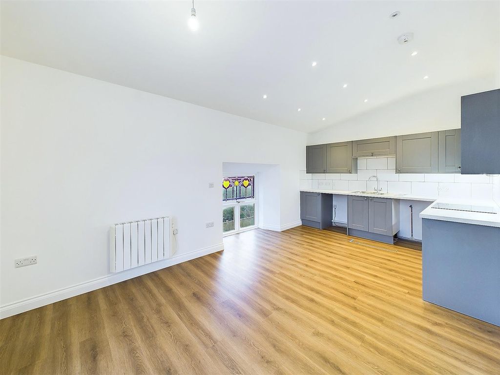 Property photo 2 of 16 Kitchen/Diner