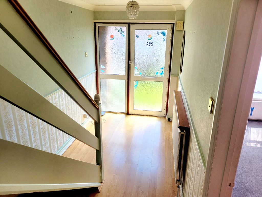 Property photo 3 of 23 Entrance Hallway