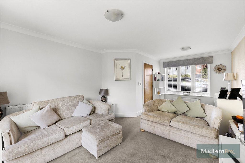 Property photo 2 of 32 Picture No. 24