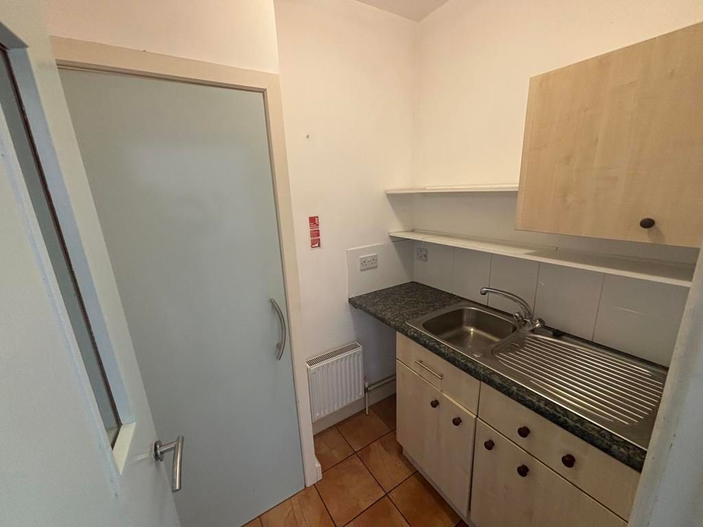 Property photo 3 of 7 Photo 6