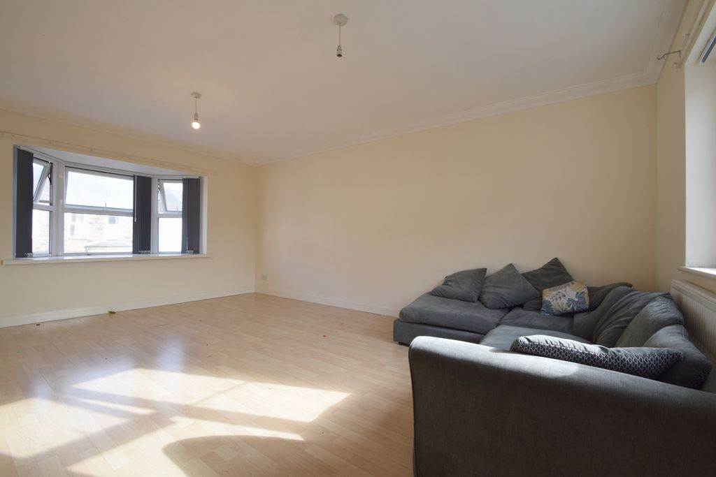 Property photo 1 of 6 Photo 4