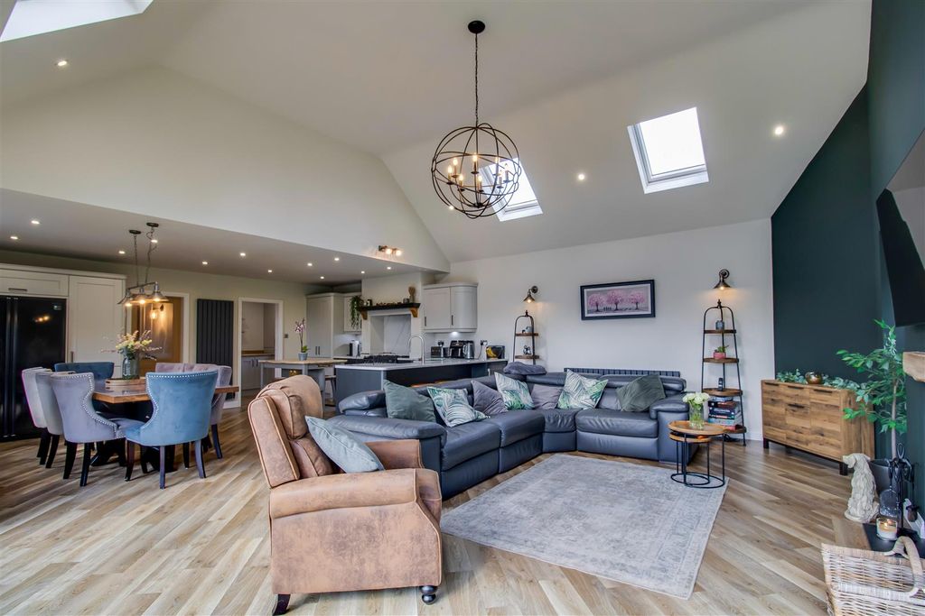 Property photo 3 of 32