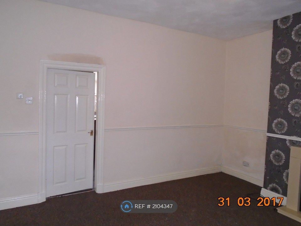 Property photo 3 of 11 Living Room