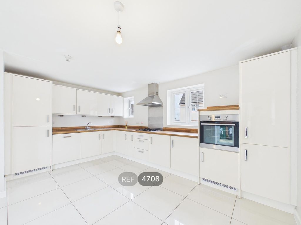 Property photo 2 of 28 Kitchen