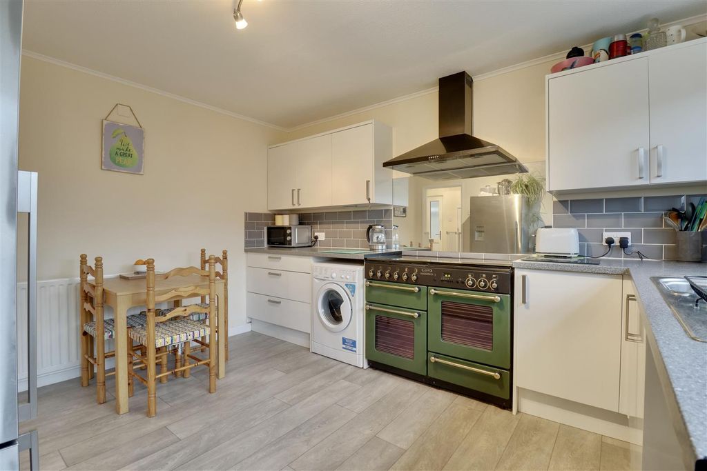 Property photo 2 of 17 Kitchen