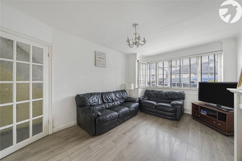 Property photo 2 of 27 Lounge