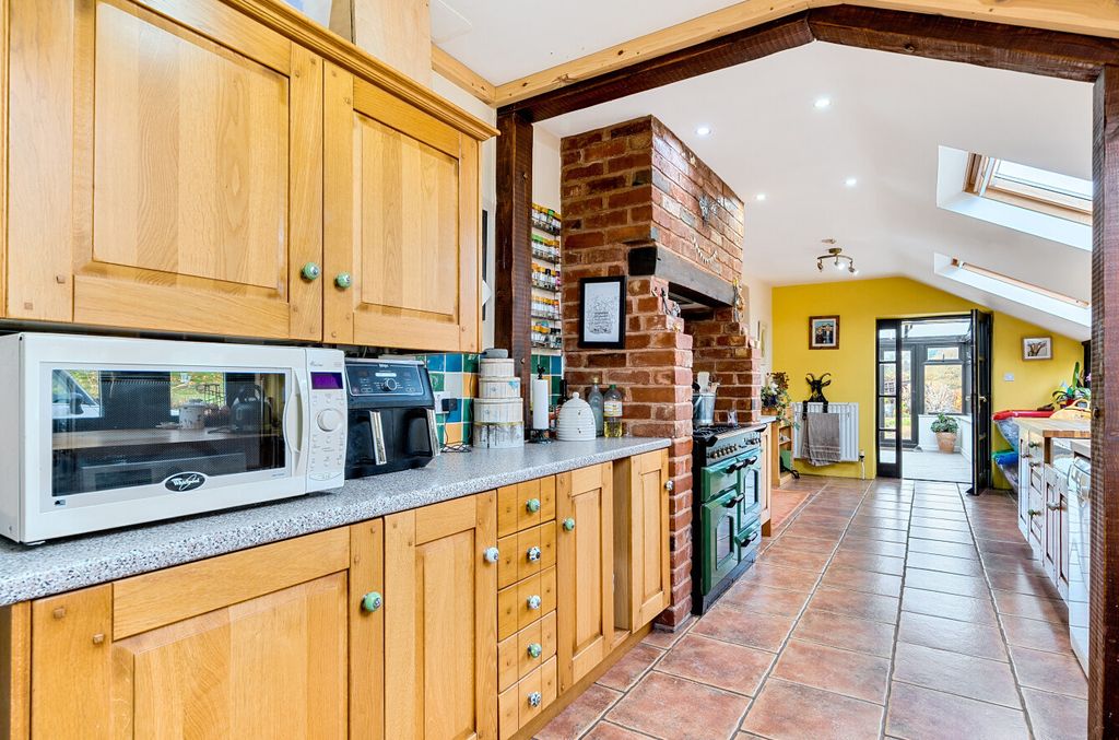 Property photo 3 of 23 Kitchen