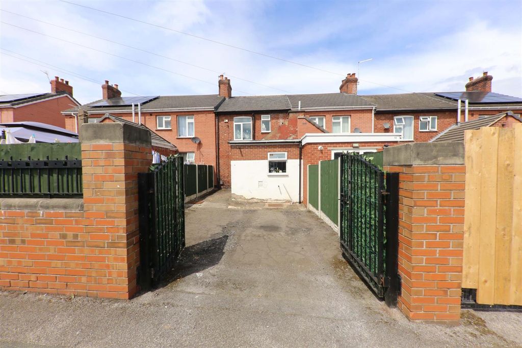 Property photo 1 of 14 Outside