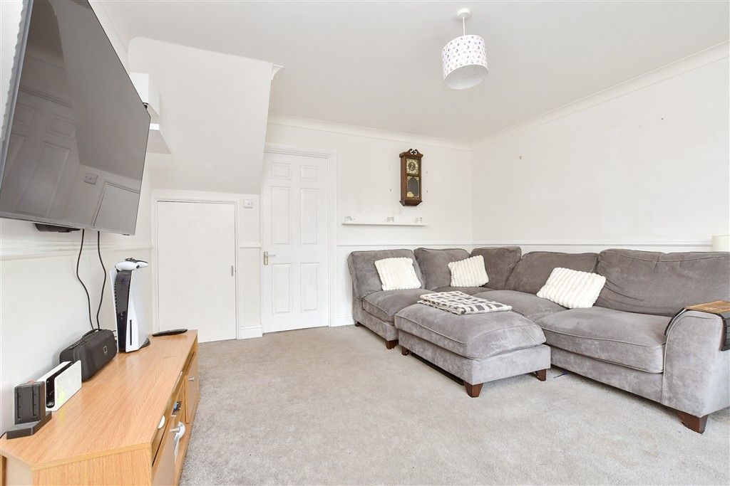 Property photo 2 of 11 Lounge