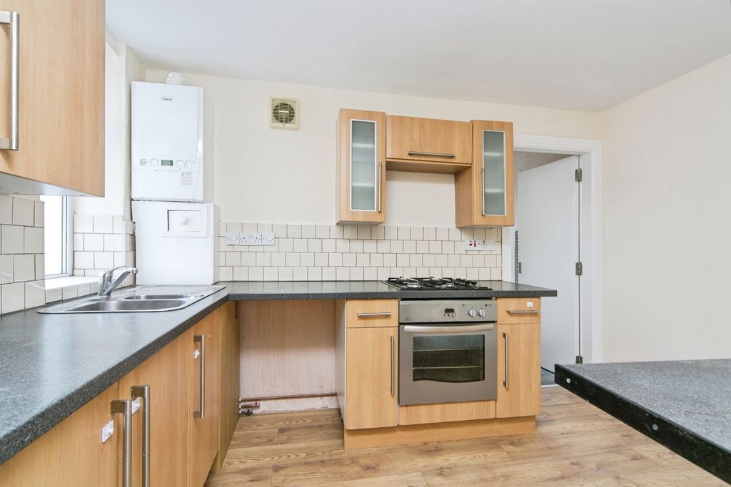 Property photo 3 of 17 Pbox-Img.Jpg