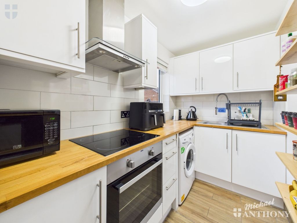 Property photo 3 of 9 67F4E99048Bc48A9A11B92Bc524Fc79d_80_Cam03852G0-Pr0517-Still009