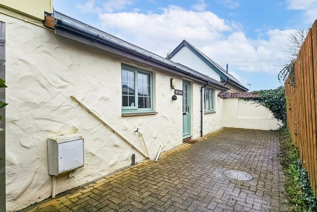 Property photo 2 of 11