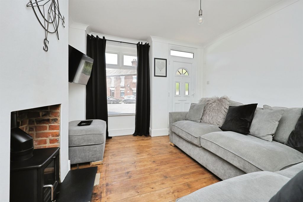 Property photo 3 of 18