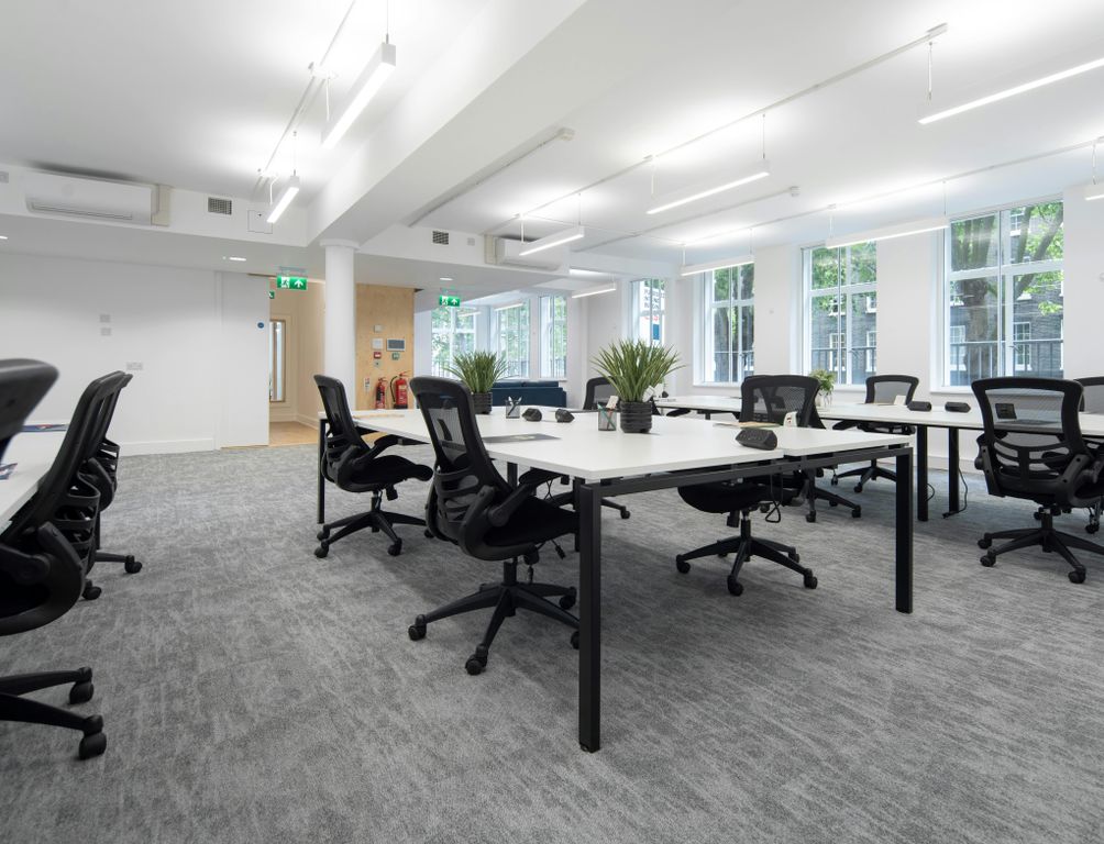 Property photo 2 of 21 2nd Floor - Fully Fitted