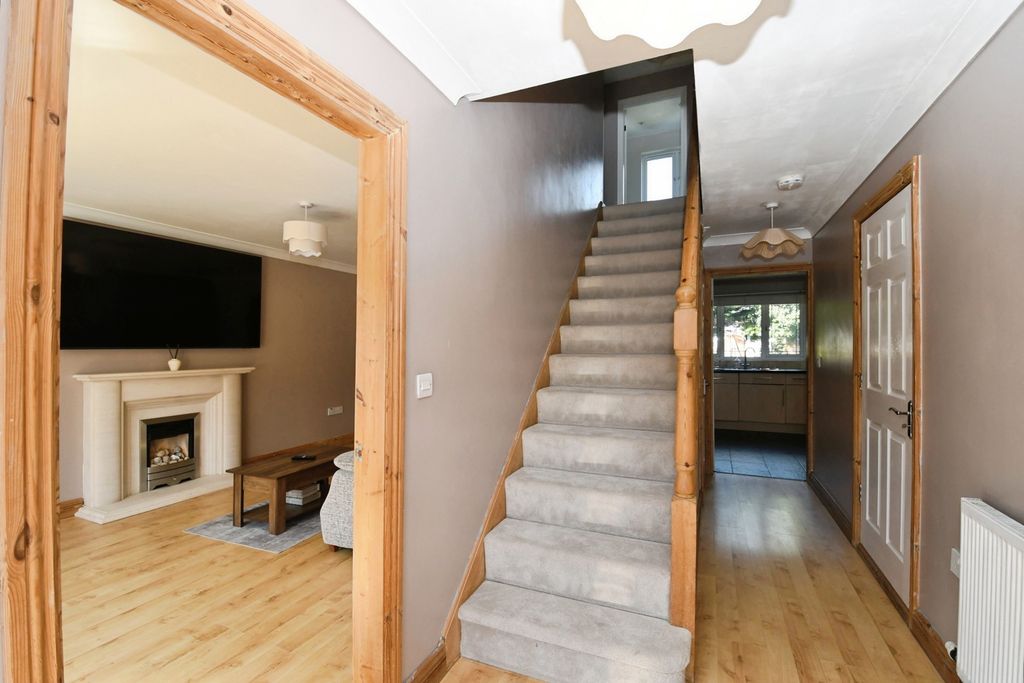 Property photo 2 of 28 Entrance Hall